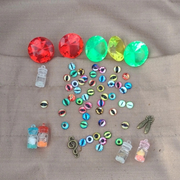 Miscellaneous Lot - Picture 1 of 4